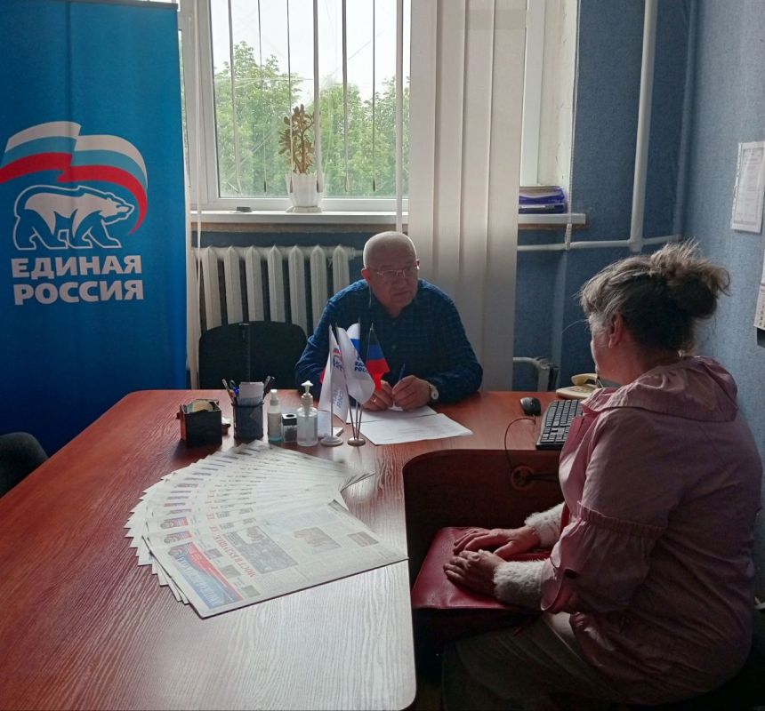 Наталья Бегуненко: В пятницу, 26 апреля, в общественной приёмной партии «Единая Россия» Петровского района г. онецка состоялся приём граждан первым заместителем главы администрации Петровского района г. онецка Плахутиным Юрием Ивановичем