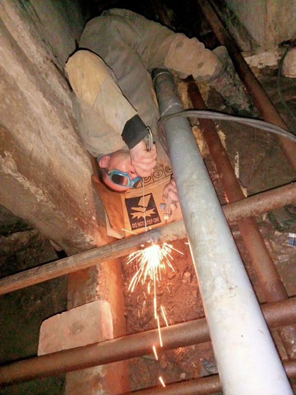 Иван Адамец: В Куйбышевском районе специалисты МУП АГД "УК Куйбышевского района" продолжают ремонтные работы в подведомственном жилом фонде