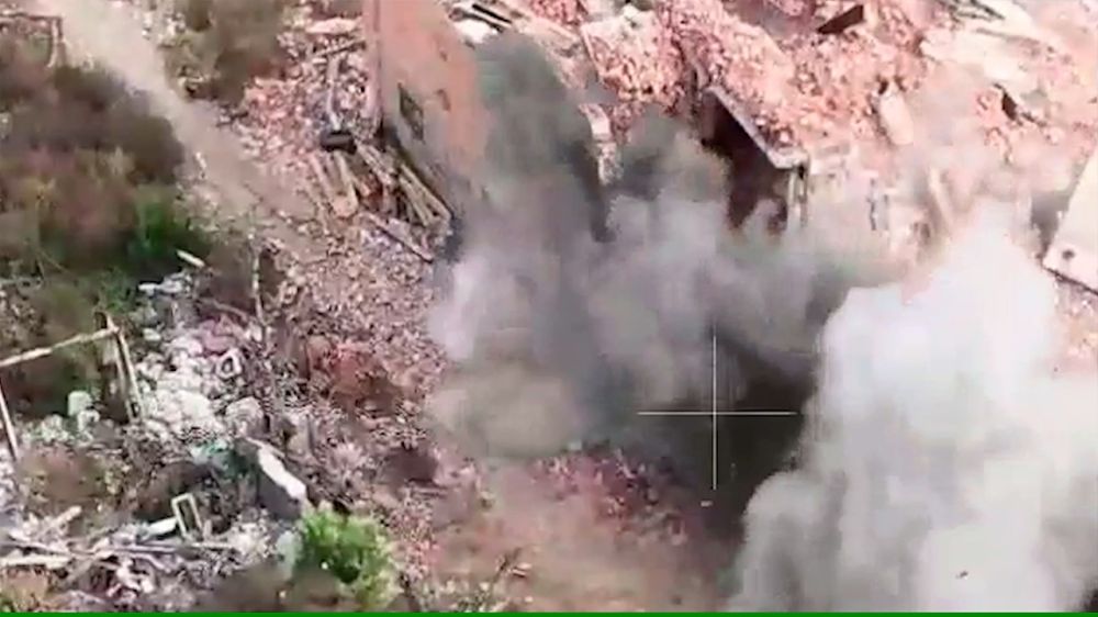 Операторы FPV-дронов уничтожили до отделения укрывшейся пехоты ВСУ