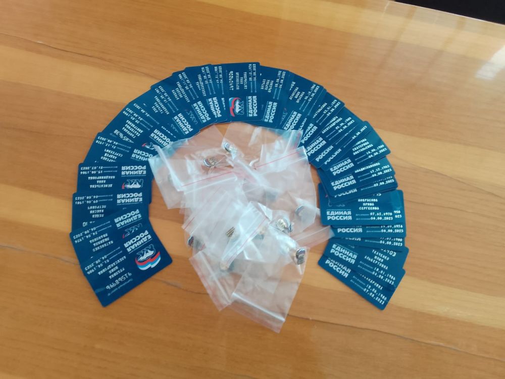 Юрий Будрин: Сегодня, 03 мая 2024 года, состоялось мероприятие по вручению членских билетов Всероссийской политической партии "Единая Россия"работникам администрации Кировского района г. онецка