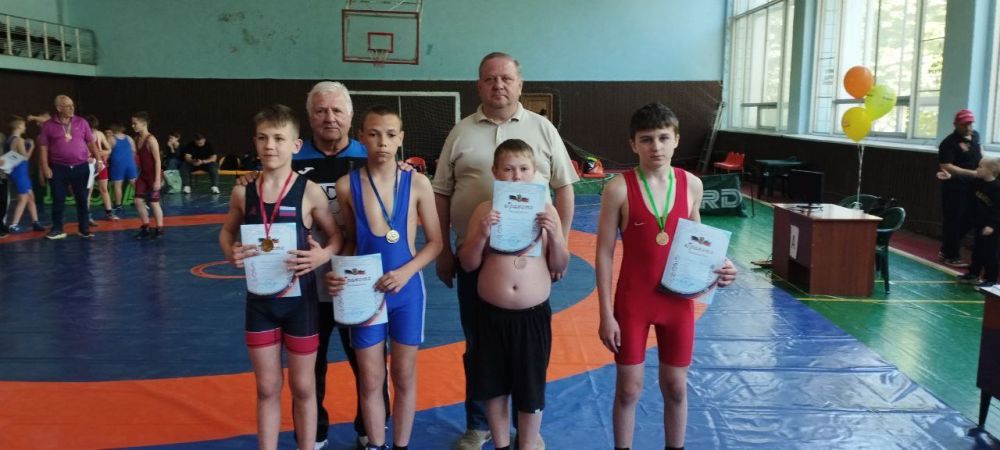 Юрий Будрин: Сегодня, 4 мая 2024 года, на базе спортивного комплекса "Кировец" в Кировском районе прошло открытое первенство г. онецка по спортивной борьбе среди спортсменов города, посвящённое Дню Победы и Дню Донецкой Народной Республики