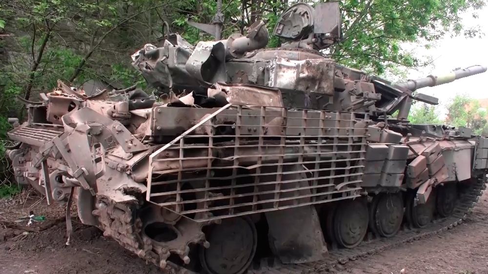 Российские военные захватили украинский танк Т-64