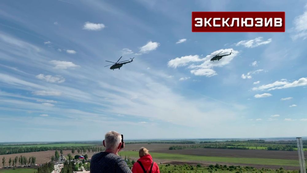 Экипажи армейской авиации на Саур-Могиле поприветствовали жителей ДНР