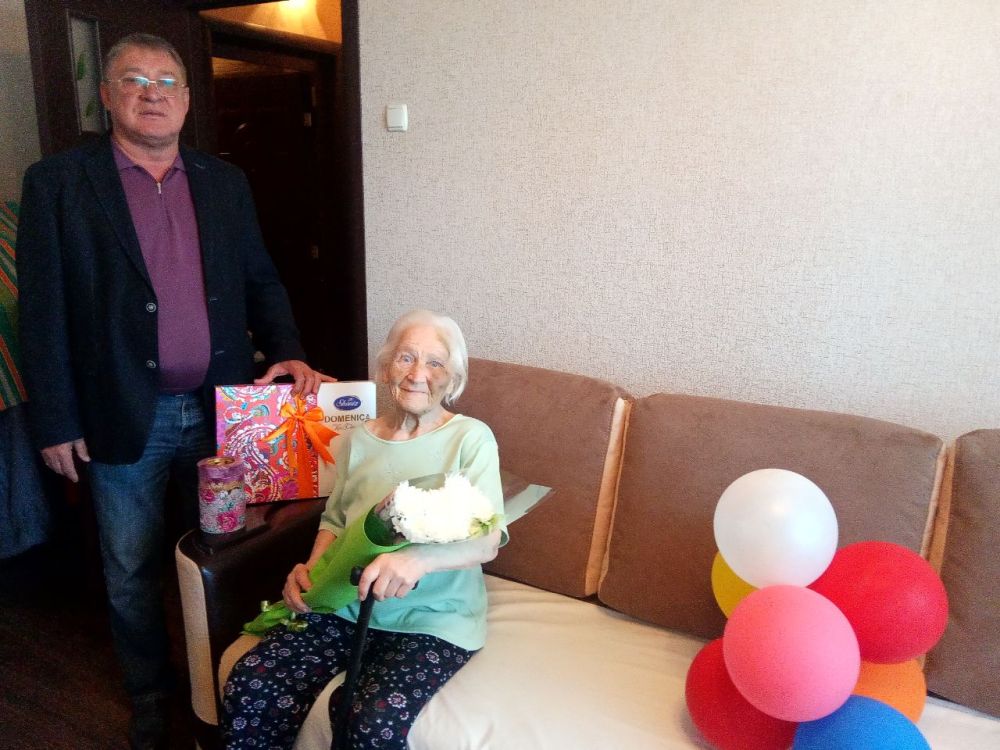 От всего сердца!. Сегодня, 11 мая 2024 года, в день 10-летия Республики Юрий Будрин поздравил ветерана Великой Отечественной войны Пелагею Степановну Москвичеву с днем рождения