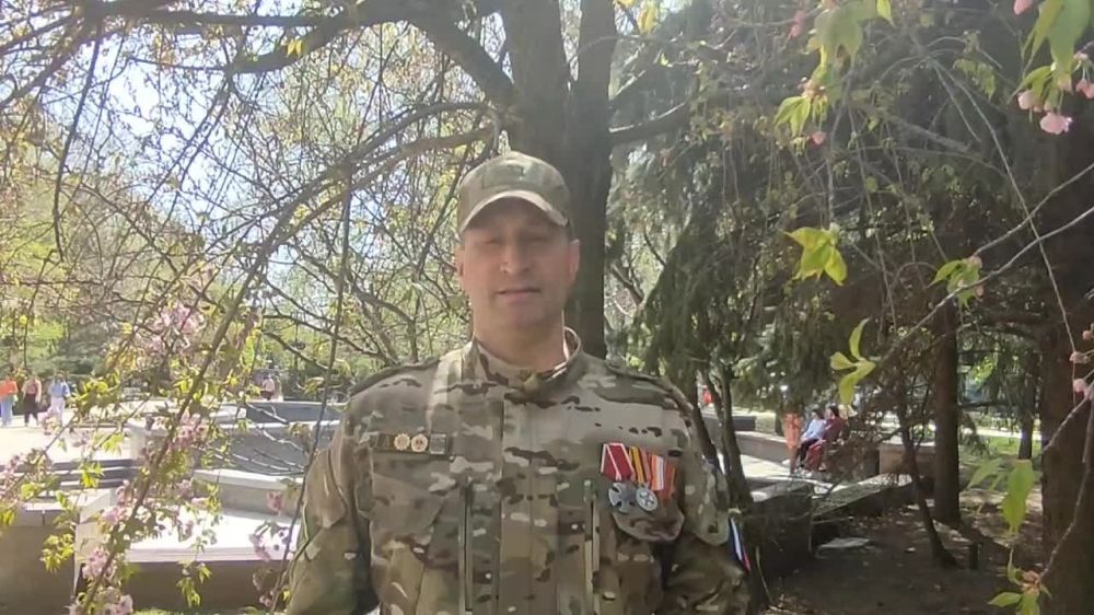 Юрий Мартынов: Уважаемые друзья!. Примите искренние поздравления с праздником – Днём Донецкой Народной Республики! 10 лет...