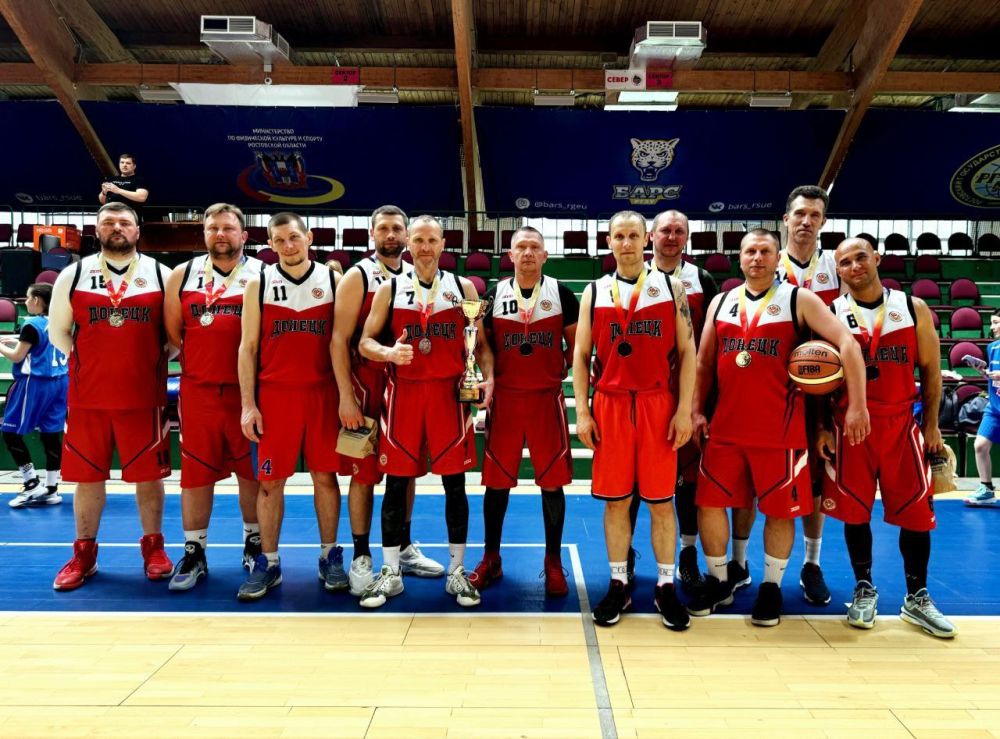 Юрий Мартынов: Хорошие новости! Сборная ветеранов Донецкой Народной Республики - серебряные призёры открытого турнира Ростовской области по баскетболу среди команд ветеранов 40+, посвящённого 79-летию Победы в Великой Отечественной войне!