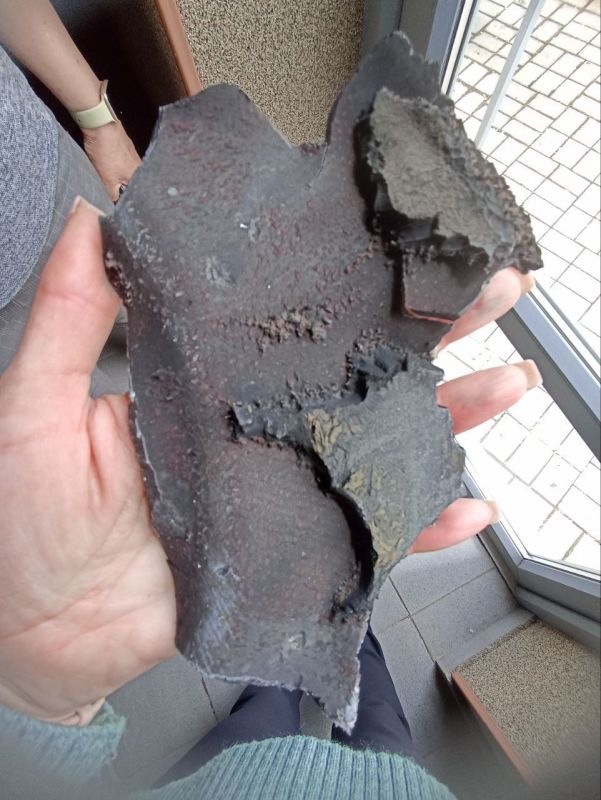 Юрий Мартынов: Такие осколки натовского вооружения сегодня прилетели на теннисные корты в Донецке