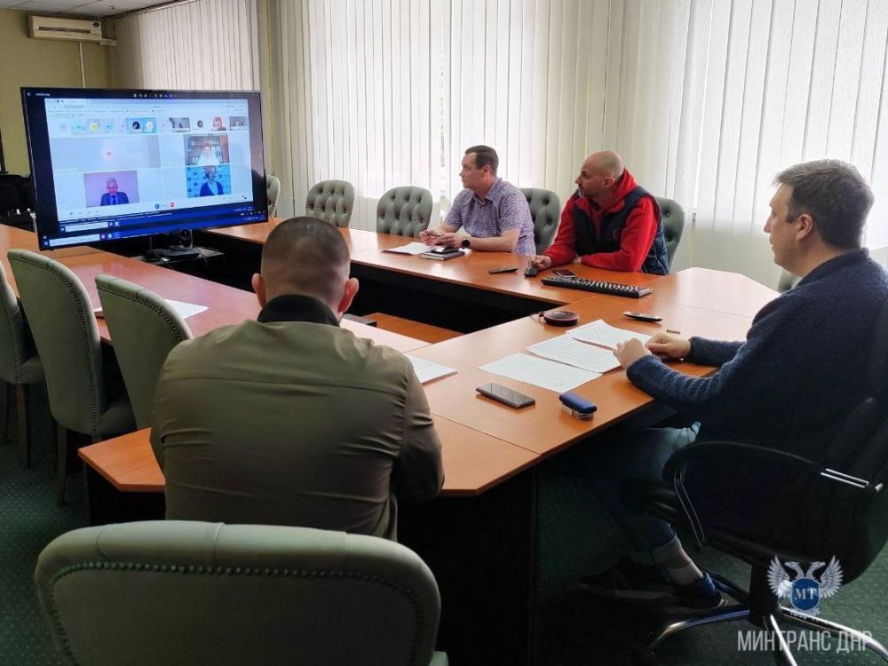 В рамках IХ Республиканской недели безопасности дорожного движения на базе Донецкой академии транспорта состоялся семинар «Вместе за безопасность дорожного движения»