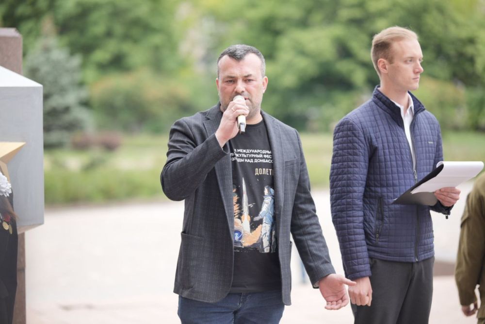 В Донецке открыли мемориал первому Главе ДНР Александру Захарченко