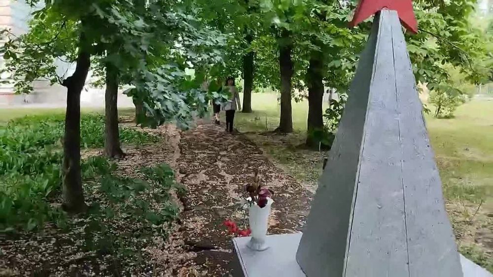 Иван Адамец: В МБОУ «Школа № 21 города Донецка» состоялось торжественное мероприятие, посвящённое образовательному проекту «Парта героя»