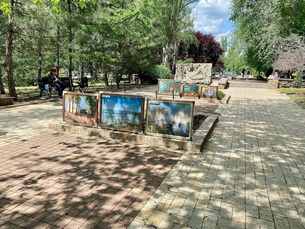 Виктория Цыпленкова: На бульваре Пушкина как в давние мирные времена выставляют свои картины донецкие художники