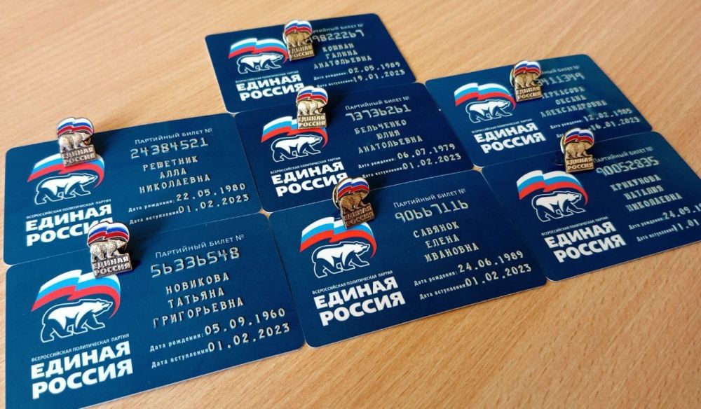 Наталья Бегуненко: В администрации Петровского района г. онецка продолжается вручение партийных билетов Всероссийской Политической Партии "ЕДИНАЯ РОССИЯ"