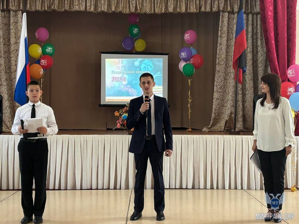 Александр Бондаренко поздравил выпускников донецкой школы с праздником Последнего звонка