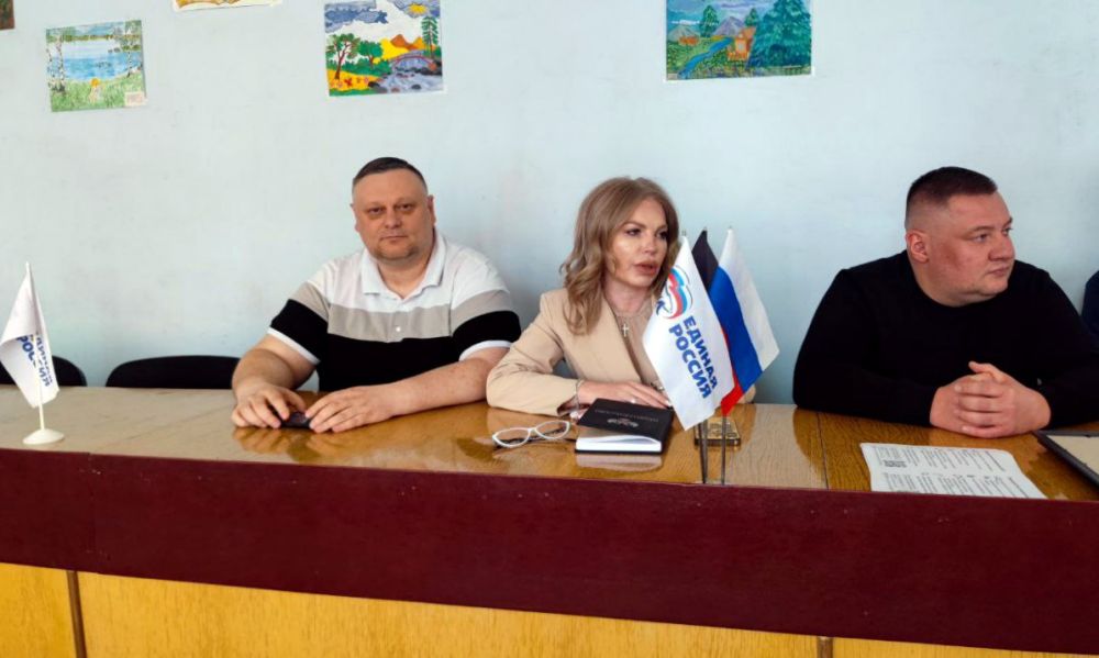 Сегодня, 24 мая, руководитель Управы Куйбышевского внутригородского района Администрации городского округа Донецк Иван Адамец провел встречу с руководителями торговых предприятий, физическими лицами-предпринимателями