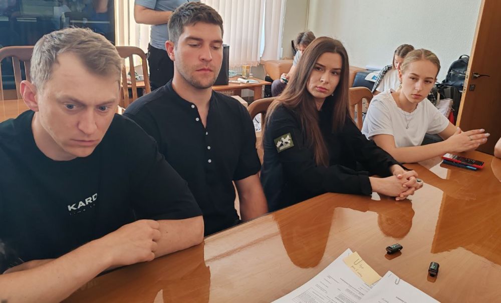 Юрий Мартынов: Сегодня в Министерстве состоялась встреча с представителями АНО "Россия - страна возможностей", Международной конкурс-премии "КАРДО" и активистами уличной культуры в Донецкой Народной Республике