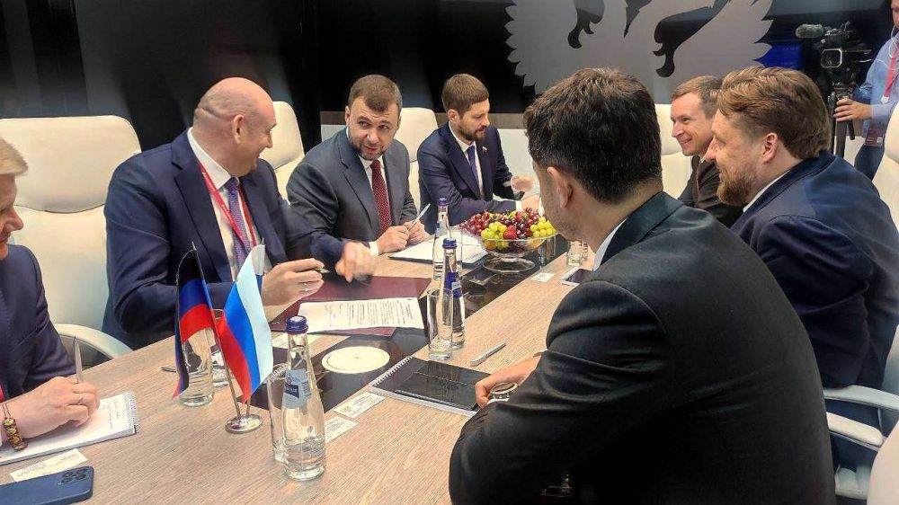 Артем Крамаренко: На полях ПМЭФ-24 принял участие в переговорах с генеральным директором компании «Росагролизинг» Павлом Косовым