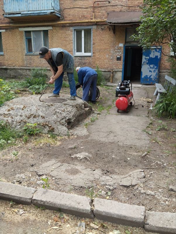 Иван Адамец: В Куйбышевском районе специалисты МУП АГД "УК Куйбышевского района" продолжают работы по обслуживанию жилого фонда.Сегодня, 6 июня, были выполнены следующие работы: