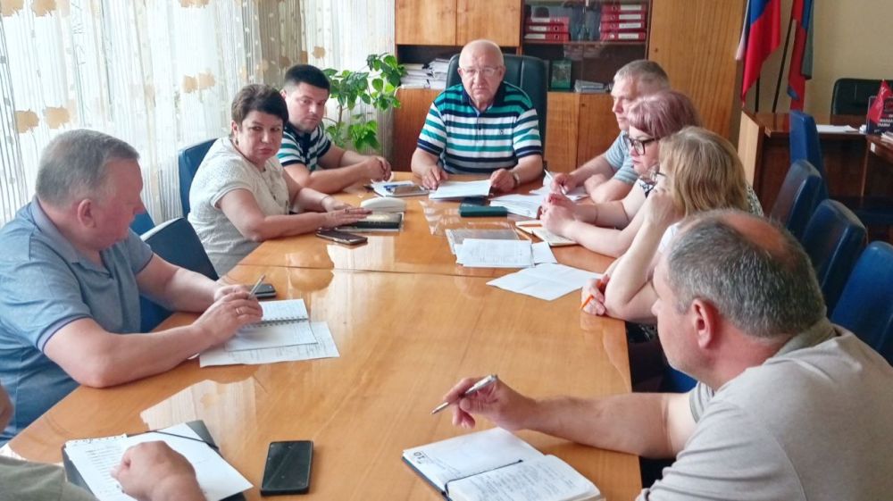 Наталья Бегуненко: Сегодня, 6 июня, первый заместитель руководителя Управы Петровского внутригородского района Администрации городского округа Донецк Плахутин Юрий Иванович провёл заседание штаба по подготовке к отопительному сезону 2023-2024гг