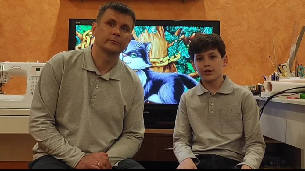 Иван Адамец: Номинация "1-4 классы". Первое место - обучающийся 3 класса МБОУ "Специализированная школа № 68 г.Донецка", обучающаяся 9 класса МБОУ "Школа № 72 г. онецка" Первое место - обучающийся 3 класса "Школа № 51 г. онецка"