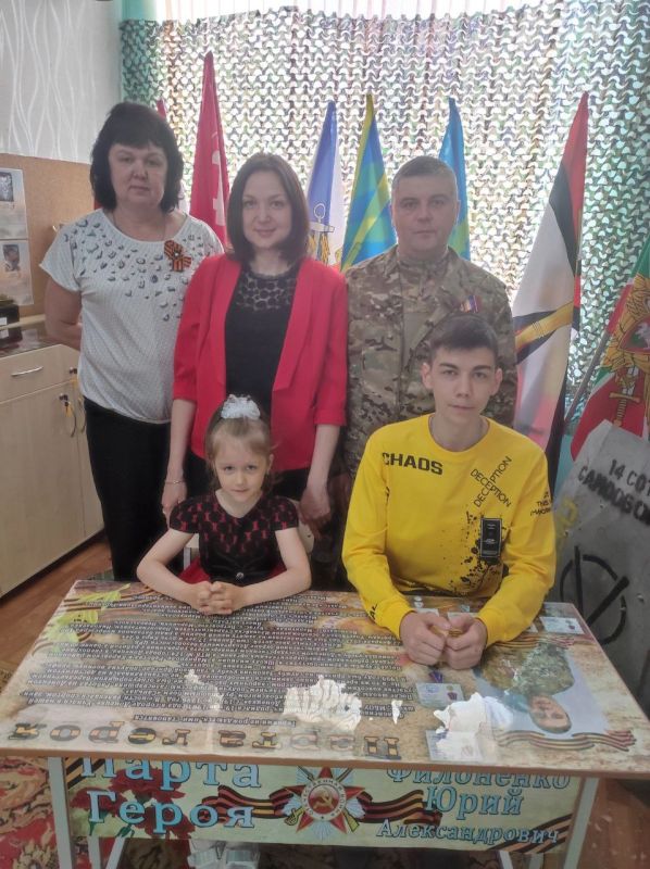 Юрий Будрин: МБОУ "Школа 78 г. онецка" Кировского района г.Донецка присоединяется к Всероссийскому образовательному проекту, "Парта Героя"-это ученический стол, на котором размещена фотография Героя, информация о фактах его биографии