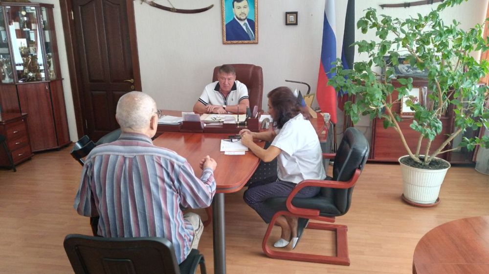 Сегодня, 10 июня 2024 года, руководитель Управы Кировского внутригородского района Администрации городского округа Донецк Донецкой Народной Республики Юрий Будрин провел личный прием граждан