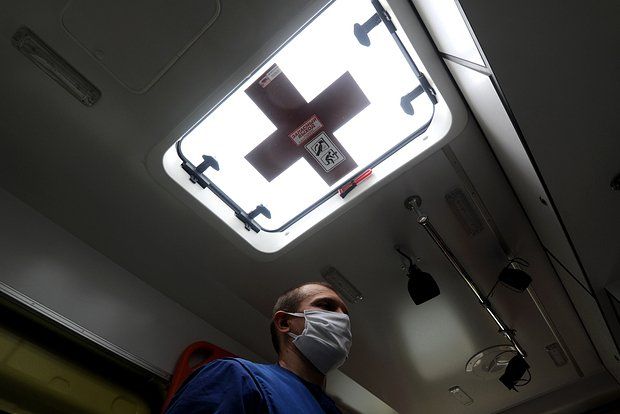 «Они в коме, не говорящие». Корреспондент и оператор НТВ получили тяжелые ранения при обстреле Горловки