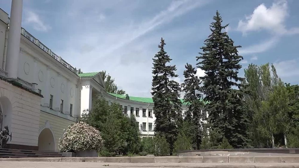 Дмитрий Огилец: Вчера была открыта уже третья по счёту "Солдатская библиотека" для наших военнослужащих, проходящих лечение в мед.учреждениях нашей Республики