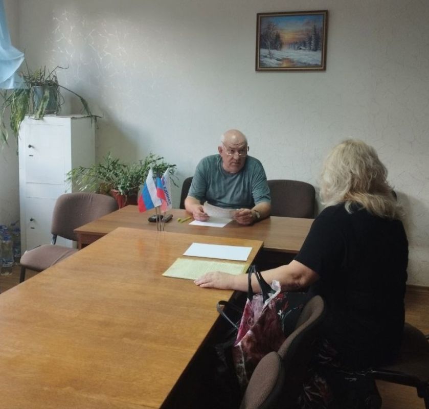 Иван Адамец: Сегодня, 17 июня, на базе общественной приемной партии "Единая Россия" Куйбышевского района города Донецка, депутат Народного Совета ДНР Александр Куренков провел прием граждан