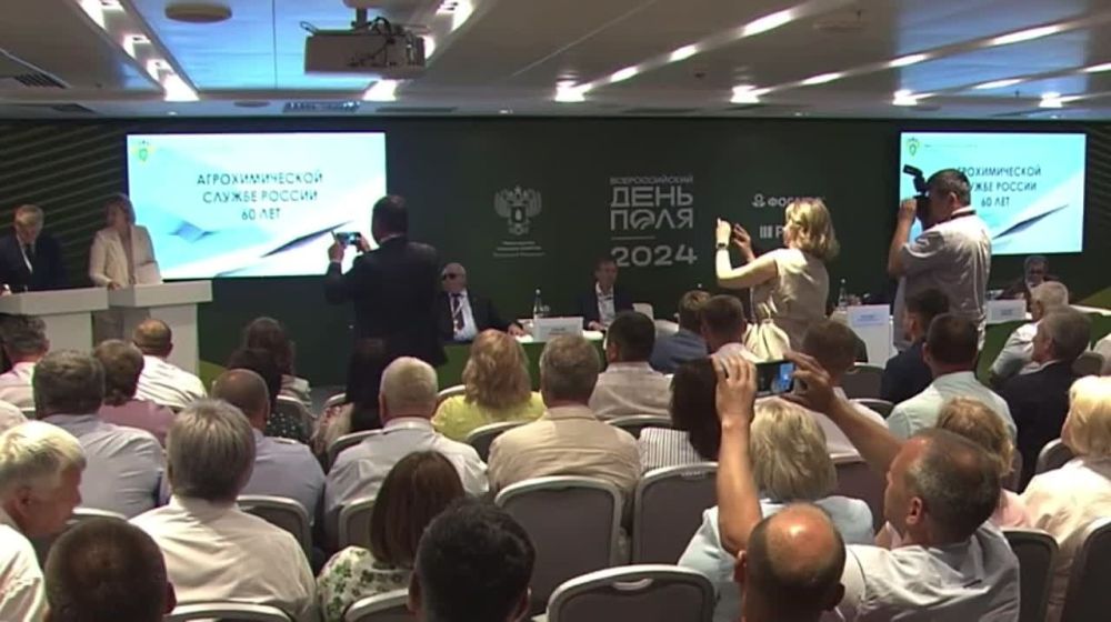 Артем Крамаренко: В рамках выставки Всероссийского Дня поля состоялось торжественное подписание соглашения между Росагрохимслужбой России и Минагропромом Донецкой Народной Республики