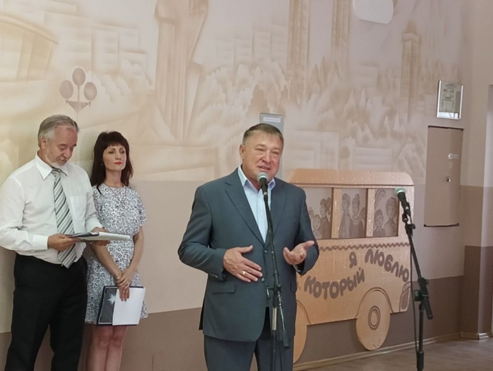 Юрий Будрин: Наша гордость. Заключительным аккордом школьной симфонии для 572 одиннадцатиклассников Кировского района...