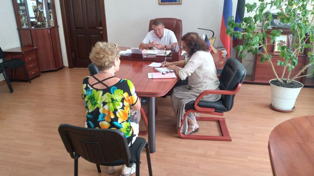 Сегодня, 01 июля 2024 года, руководитель Управы Кировского внутригородского района Администрации городского округа Донецк Донецкой Народной Республики Юрий Будрин провел личный прием граждан