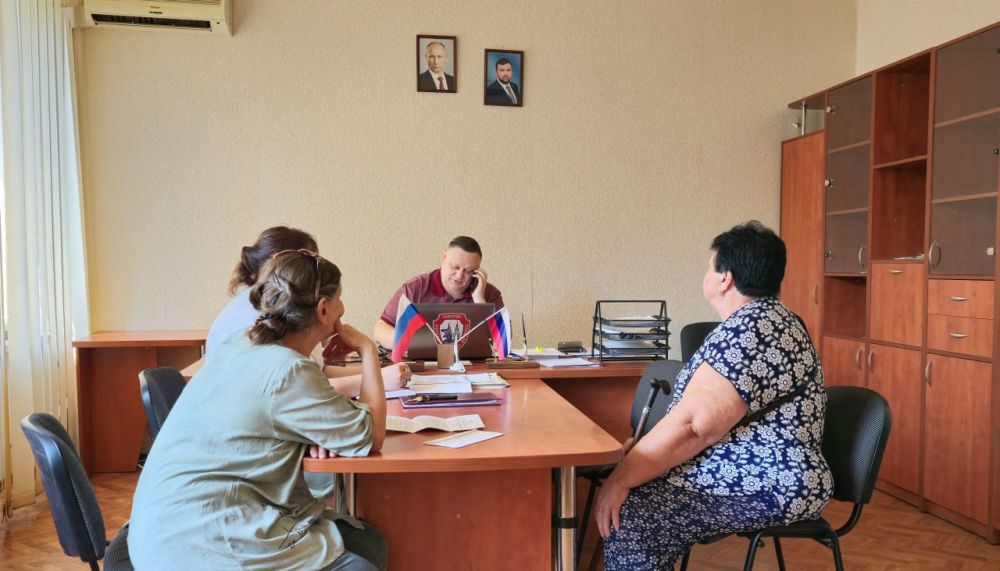 Иван Адамец: Сегодня, 1 июля, заместитель руководителя Управы Куйбышевского внутригородского района Администрации городского округа Донецк, Алексей Шлапак провел прием граждан