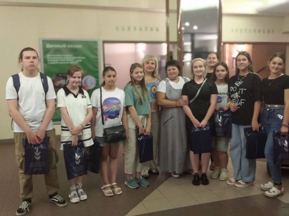 Юрий Будрин: После прогулки по Кронштадту делегацию детей из Кировского района города Донецка ждал обед и возвращение в...