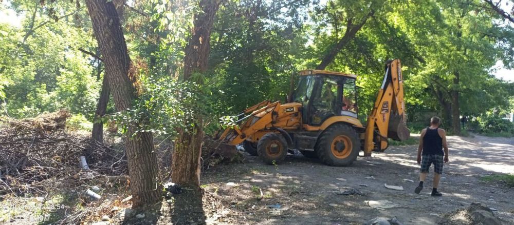 Иван Адамец: Сегодня, 02 июля, Управой Куйбышевского внутригородского района Администрации городского округа Донецк совместно с предприятием-перевозчиком ГУП ДНР "ДОНСНАБКОМПЛЕКТ" были выполнены работы по вывозу двух стихийных свалок по ул.Калинина