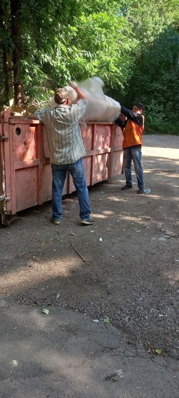 Иван Адамец: В Куйбышевском районе специалисты МУП АГД "УК Куйбышевского района" продолжают работы по обслуживанию жилого фонда