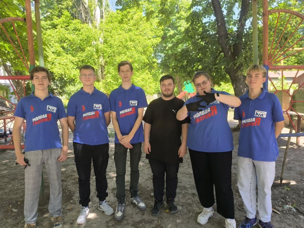 Юрий Будрин: Сегодня, 02.07.2024 года, Кировским и Куйбышевским штабами ОО «Молодая Республика» была организована работа по благоустройству территории детской площадки возле дома № 8 по проспекту Семашко