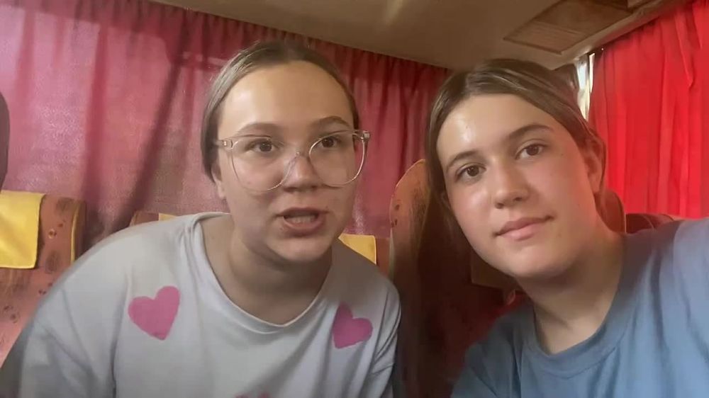 Юрий Будрин: Организованная группа школьников Кировского района города Донецка выражает огромную и искреннюю благодарность организаторам экскурсионной поездки в Санкт-Петербург