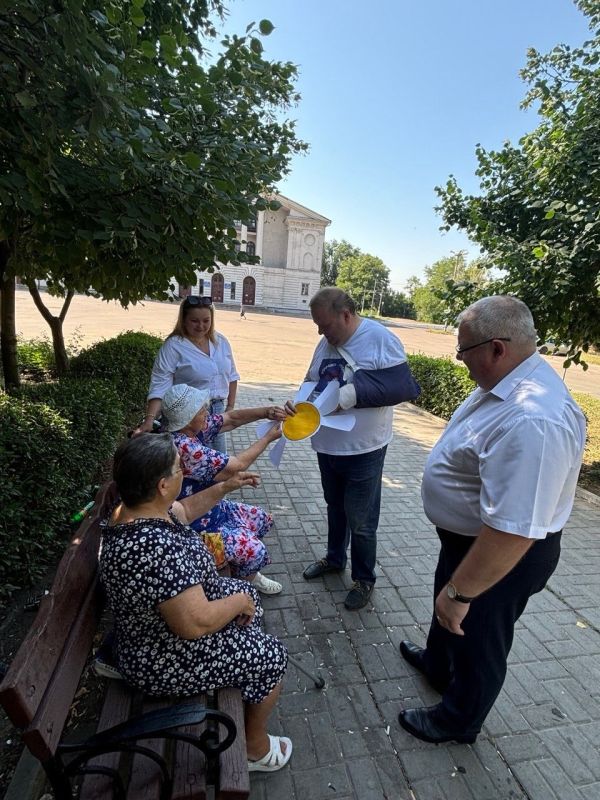 Юрий Будрин: Сегодня, в этот светлый семейный праздник Дворец культуры им. . ранко г. онецка совместно с депутатом Народного...