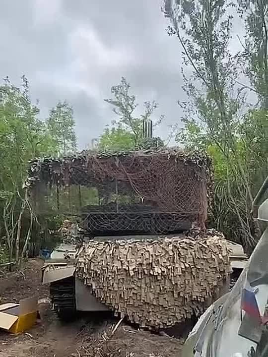 Борис Рожин: Таже один комплекс РЭБ для борьбы с fpv-дронами противника, закупленный с помощью читателей канала, передали танкистам из Бурятии, которые выполняют боевые задачи на Южно-Донецком направлении