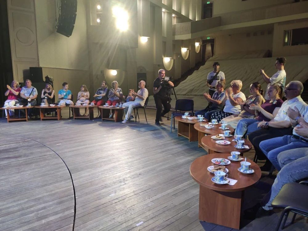 В Донецке провели литературно-музыкальную гостиную для семей защитников Донбасса ко Дню семьи, любви и верности