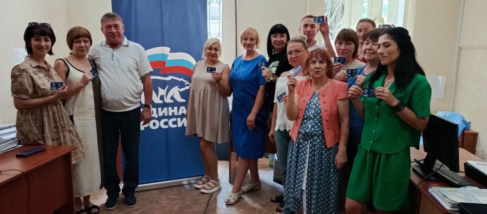 Юрий Будрин: Сегодня, 10 июля 2024 года, состоялось торжественное вручение Партийных билетов Всероссийской политической партии "Единая Россия"