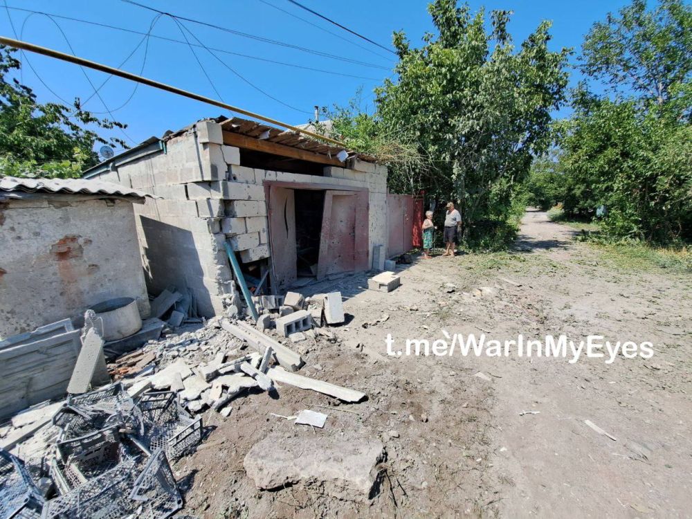 Борис Рожин: Последствия обстрела Куйбышевского района Донецка, поселок Грабари, Экваторная 29. рилет 155 мм снаряда