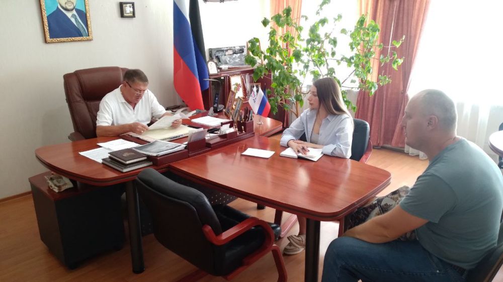 Сегодня, 15 июля 2024 года, руководитель Управы Кировского внутригородского района Администрации городского округа Донецк Донецкой Народной Республики Юрий Будрин провел личный прием граждан