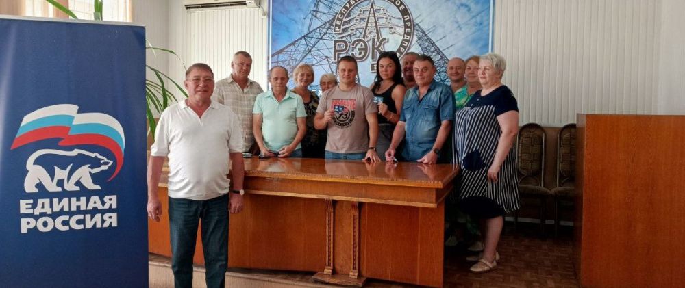 Юрий Будрин: Сегодня, 17 июля 2024 года, состоялось торжественное вручение Партийных билетов Всероссийской политической партии "Единая Россия"