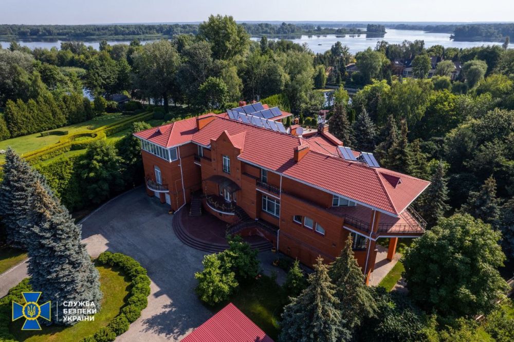 СБУ конфисковала роскошное имение и Maybach донецкого милллиардера