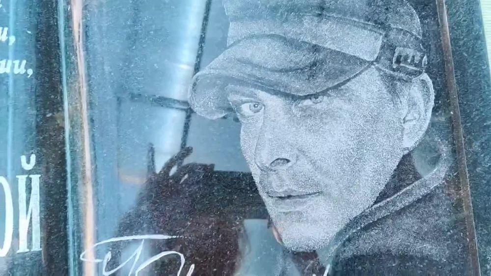 Александр Малькевич: Создали мемориальную доску в память о погибшем военкоре Геннадии Дубовом!