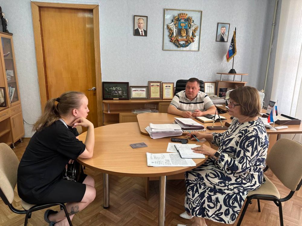 В понедельник, 22 июля, руководитель Управы Куйбышевского внутригородского района Администрации городского округа Донецк Иван Адамец провел прием граждан