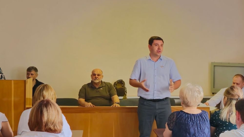 Иван Адамец: Вручение партийных билетов Всероссийской Политической Партии «ЕДИНАЯ РОССИЯ» в Куйбышевском районе района г. Донецка