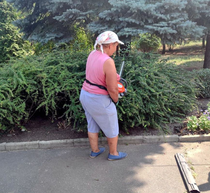 Иван Адамец: Трудовые будни МУП АГД «Зеленстрой Куйбышевского района» и МУП АГД "УК Куйбышевского района"