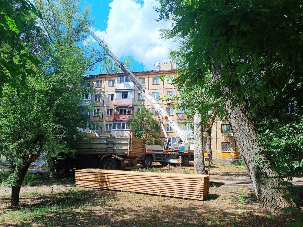 Василий Ткачук: Сегодня, в рамках программы по восстановлению и ремонту зданий, сооружений и инженерной инфраструктуры на...